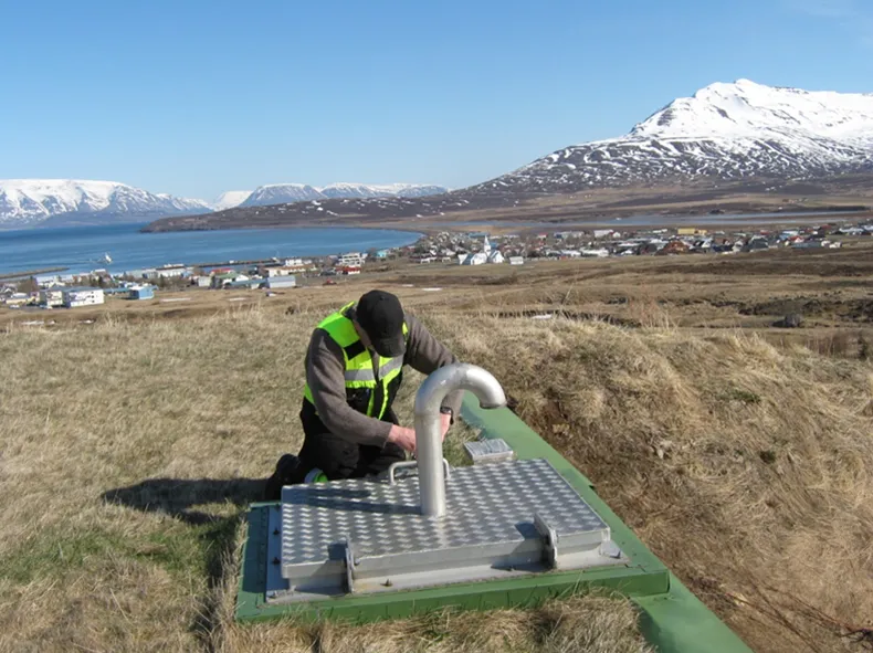 Small rural water supplies; Cover photograph courtesy of: María Gunnarsdóttir, University of Iceland and Colm Brady, National  Federation of Group Water Schemes